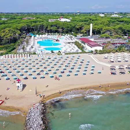 Elegant Renovated Flat On The 11th Floor With Lift With Sea View Lägenhet Lignano Sabbiadoro