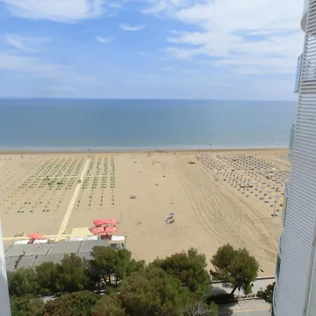 Elegant Renovated Flat On The 11th Floor With Lift With Sea View * Lignano Sabbiadoro