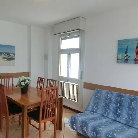 Lägenhet Elegant Renovated Flat On The 11th Floor With Lift With Sea View