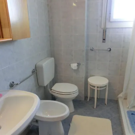 Elegant Renovated Flat On The 11th Floor With Lift With Sea View Lägenhet *